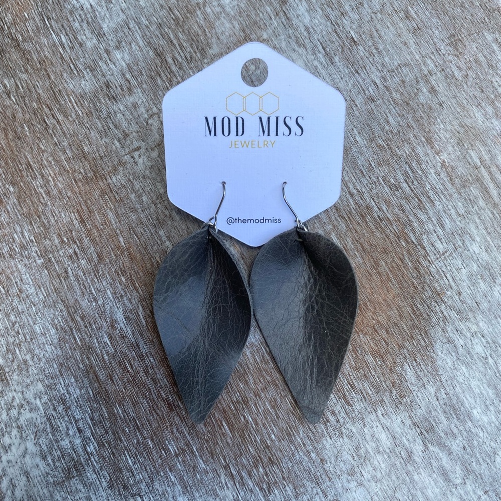 NWT Mod Miss Leather Petal Earrings